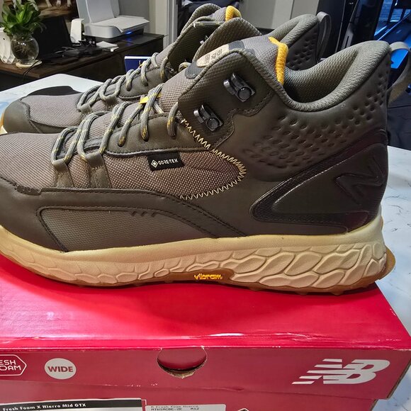 New Balance Fresh Foam Hierro Mid GTX Gore-Tex Hiking Boots Mens 2E Wide 11 - Picture 1 of 14